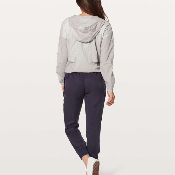 Lululemon Hood light packable jacket in black - Picture 5 of 7